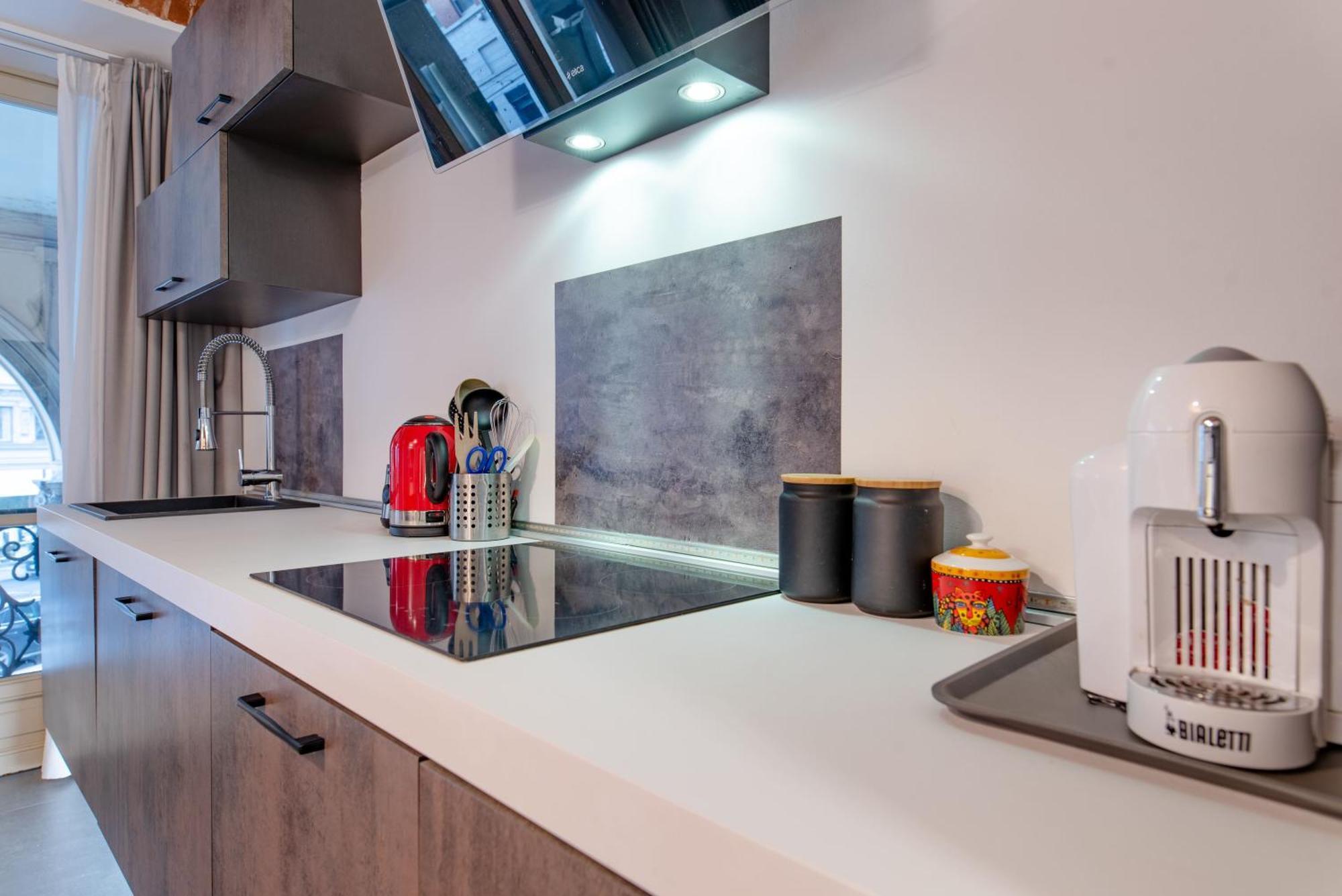 Suite & Queen Apartments Торино Екстериор снимка