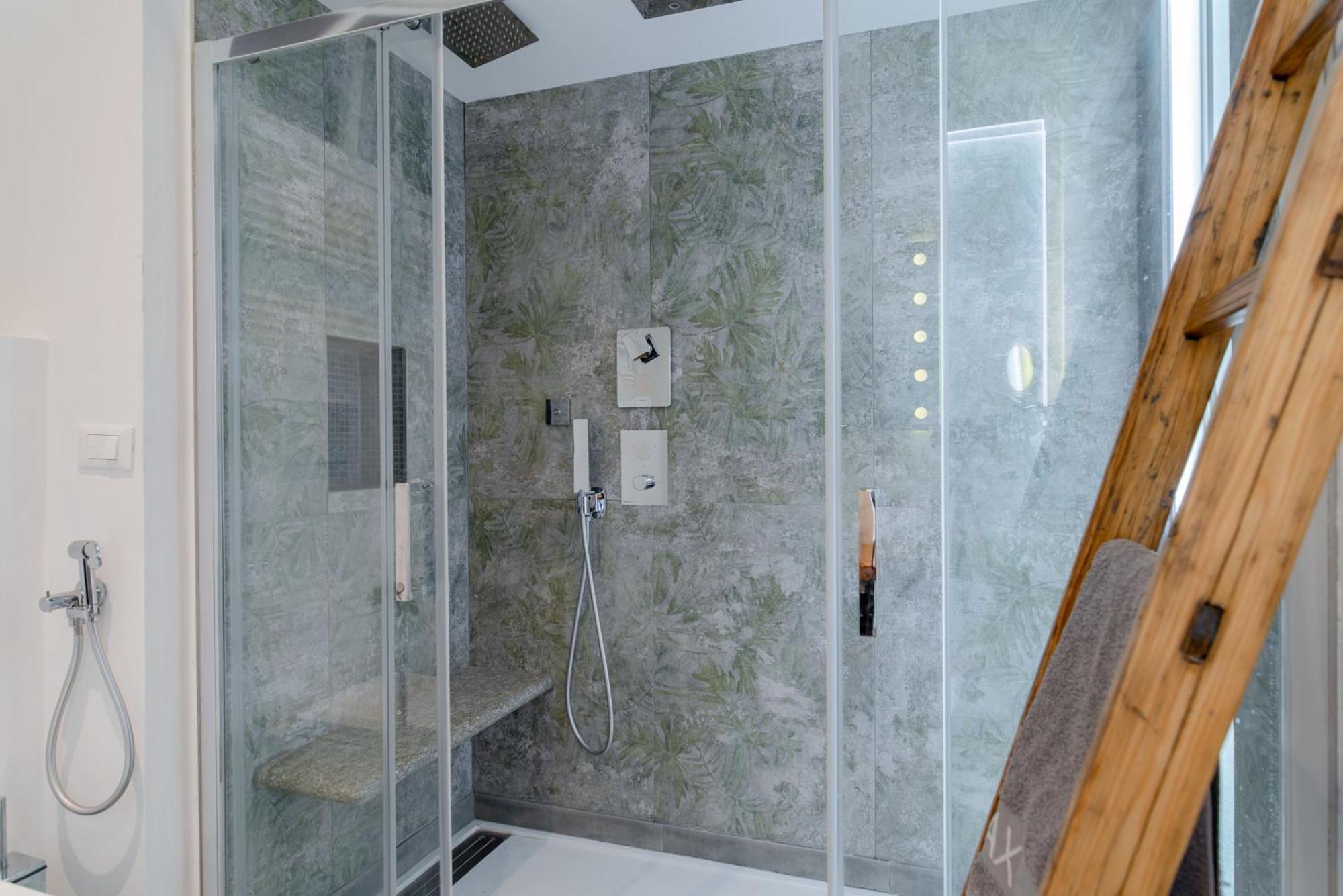 Suite & Queen Apartments Торино Екстериор снимка