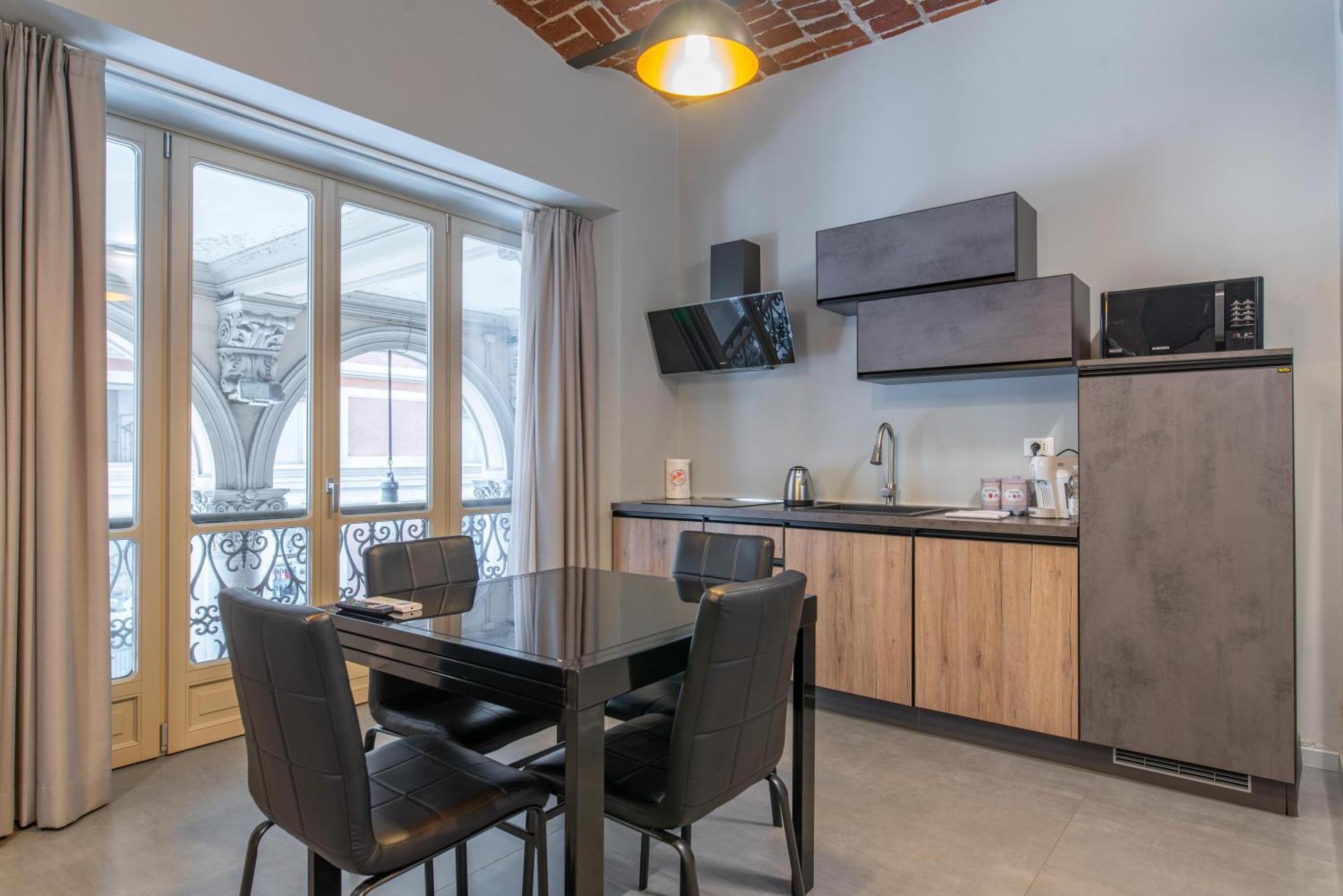 Suite & Queen Apartments Торино Екстериор снимка