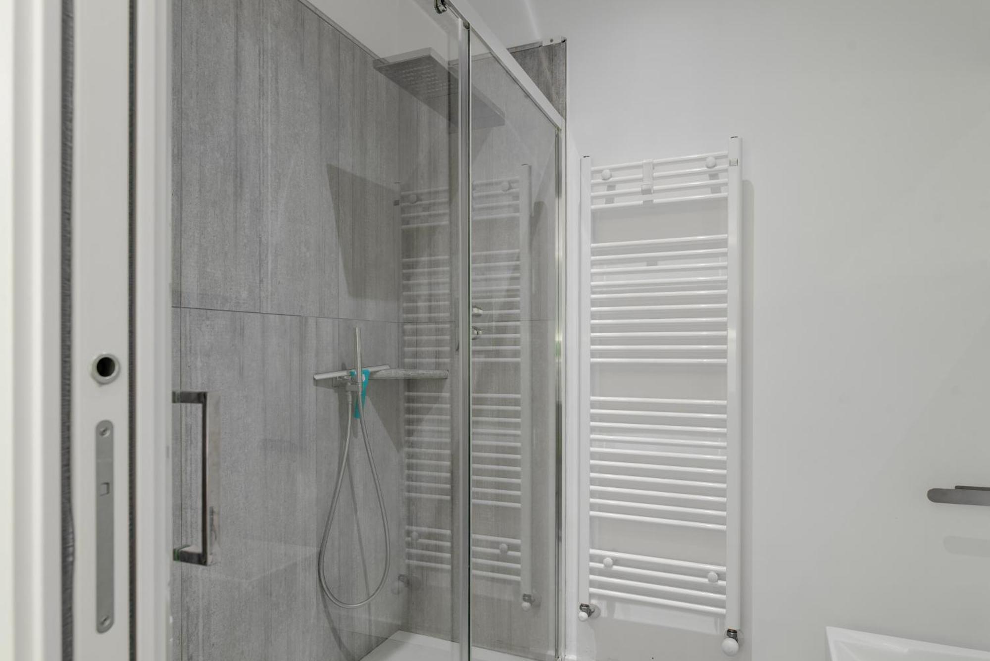 Suite & Queen Apartments Торино Екстериор снимка